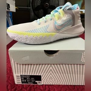 Kyrie flytrap V
